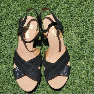 Clarks Soft Cushion Womens Helio Latitude Wedge Sandals with a Leather Upper